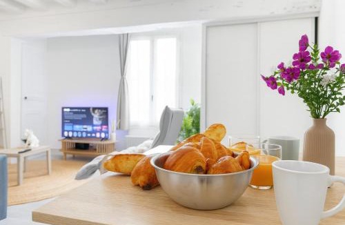 Donnemarie-Dontilly Apartment | Grace Even's Loft - Charme Médiéval & Confort Moderne - Wi-Fi Fibre, Netflix & Cuisine Équipée - Séjour Idéal en Duo ou Solo