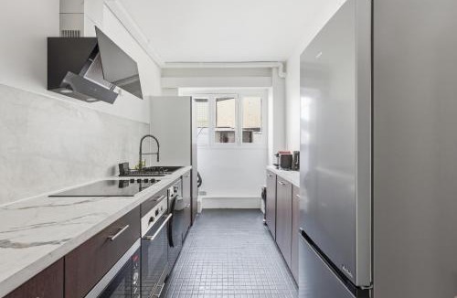 Les Halles Apartment | Grand 4BR Paris Flat Near the Louvre with Netflix