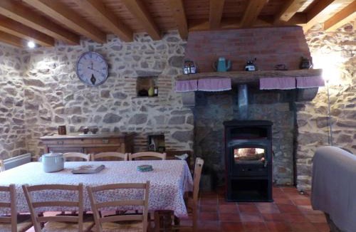 Barrais-Bussolles House | Grand gîte à Barrais-Bussolles avec cheminée et animaux acceptés - FR-1-489-21