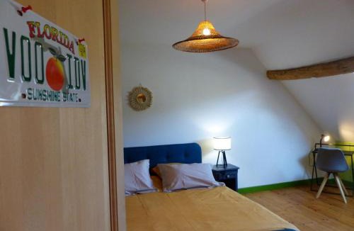 Lurcy-Levis House | Grand gîte restauré avec climatisation, idéal pour familles - FR-1-489-392