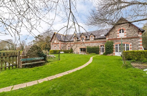 Tredarzec House | Grand logis du MANOIR de Kerhir, charm and old stone in Trégor