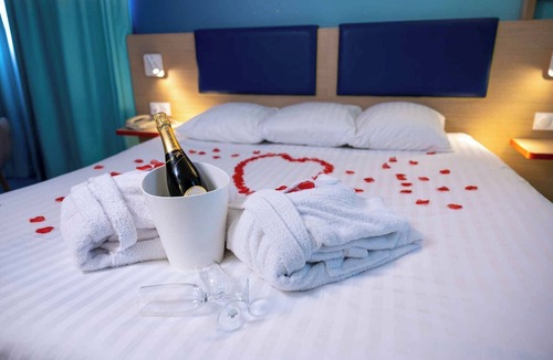Magny-le-Hongre Hotel | Grand Magic Hotel Marne La Vallée