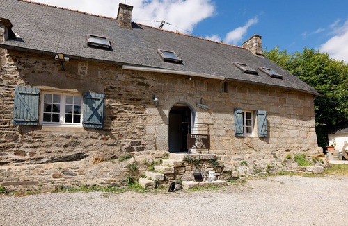 Cleguerec House | "Grand Maman" House with Shared Pool, Shared Terrace and Wi-Fi
