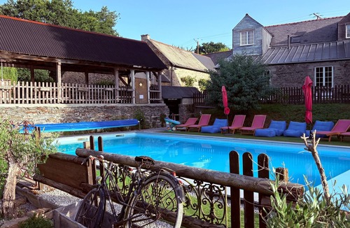 Cleguerec House | "Grand Maman" House with Shared Pool, Shared Terrace and Wi-Fi