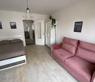 Thorigny-sur-Marne Apartment | GRAND STUDIO avec balcon -4 PERSONNES-DISNEYLAND- PARIS a 10 minutes