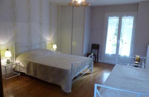 Saint-Pourcain-sur-Sioule House | Grande maison à Saint-Pourçain avec piscine, sauna et WiFi - FR-1-489-60