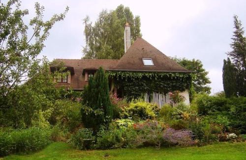 Saint-Martin-d'Abbat Bed & Breakfast | Grande maison calme avec jardin et rivière - FR-1-590-263