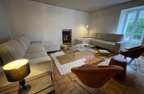 Rosporden House | Grande maison 20 min plage, 14 personnes, 5 SDB, literie grand confort