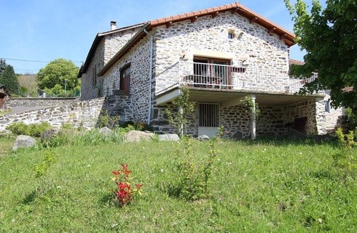 Retournac House | Grange restaurée avec terrasse et wifi à La Bastide - FR-1-582-178