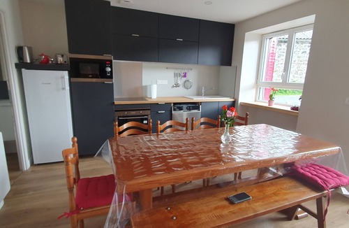 Saint-Ours House | Great gîte "Le Côme". Sleeps 10. Close to Vulcania, Lemptegy, the Puy de Dôme.