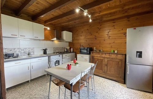 Chatel-Montagne Cottage | Green haven for couples with parking