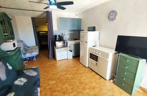 Les Arenes Apartment | Ground-floor studio with en suite bathroom, large terrace, 2 pools, and parking 4CORO77