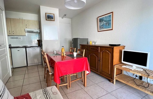 Cambo-les-Bains Apartment | Ground floor apartment in Cambo-les-Bains, terrace, pets welcome