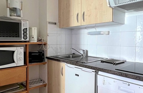 Cambo-les-Bains Apartment | Ground floor apartment in Cambo-les-Bains, terrace, pets welcome
