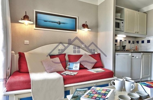 Guilvinec Apartment | Ground floor apartment with garden