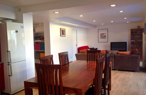 Ceret Apartment | Ground floor House ideally located with garden and private pool for rent.