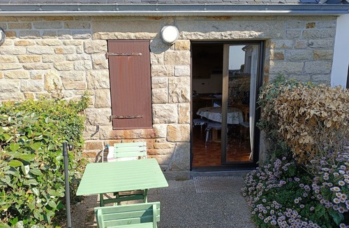 Penmarch Apartment | Ground floor studio with garden and sea view, Penmarch Kerity