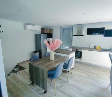 Saint-Jean-de-Vaux House | Gte du moulin brochat avec espace jacuzzi commun