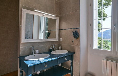 Saint-Albin-de-Vaulserre Bed & Breakfast | Guest Room “Chambre du Parc”: Mountain View, Shared Terrace, Wi-Fi