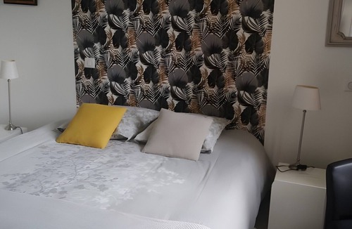 Saint-Germain-de-Calberte Bed & Breakfast | Guest Room “Ostau La Lutz” with Mountain View, Shared Terrace and Wi-Fi
