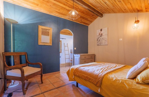 Saint-Pierre-de-Colombier Bed & Breakfast | Guest Room “Les Terrasses de Collanges” with Mountain View and Wi-Fi
