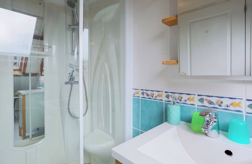 Kerien Bed & Breakfast | Guest House 'Chambre Verte' with Private Terrace, Private Garden and Wi-Fi