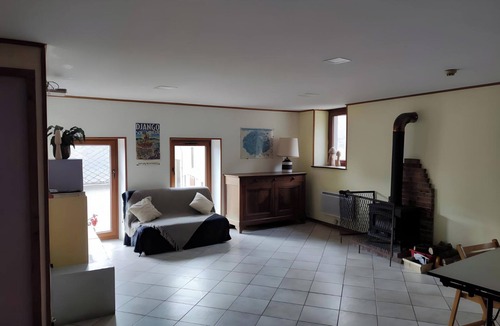 Saint-Jean-de-Vaulx House | Guest House 'Chambre 3' with Shared Terrace, Private Garden and Wi-Fi