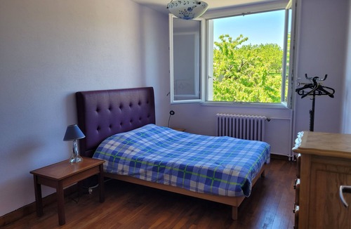 Ernee Bed & Breakfast | Guest house on a zero-treatment fruit farm