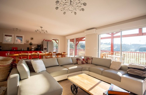 Aroue-Ithorots-Olhaiby Bed & Breakfast | Guest Room "Chambre - Joubarbe" with Mountain View, Wi-Fi and Air Conditioning