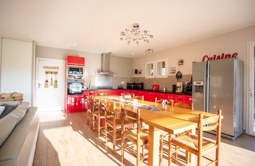 Aroue-Ithorots-Olhaiby Bed & Breakfast | Guest Room "Chambre - Joubarbe" with Mountain View, Wi-Fi and Air Conditioning