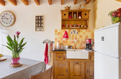 Villefranche-sur-Cher Bed & Breakfast | Guest Room 'Chambre Automne' with Shared Garden and Wi-Fi