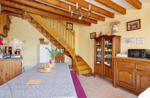 Villefranche-sur-Cher Bed & Breakfast | Guest Room 'Chambre Hiver' with Shared Garden and Wi-Fi