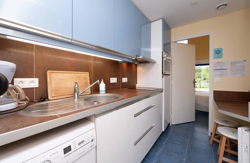 Saint-Nolff Bed & Breakfast | Guest Room “A L’abri - Ar Mor” with Shared Terrace, Garden and Wi-Fi