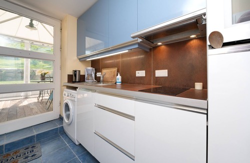 Saint-Nolff Bed & Breakfast | Guest Room “A L’abri - Ar Mor” with Shared Terrace, Garden and Wi-Fi
