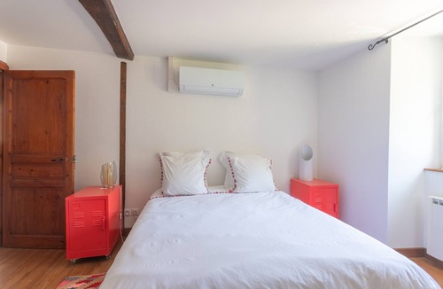 Viellesegure Bed & Breakfast | Guest Room at Domaine Cherps Spa & Pool – Zen