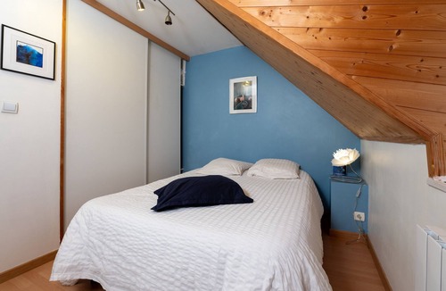 Bannalec Bed & Breakfast | Guest Room "Atelier Des Rêves Lumières" 20 Minutes from the Ocean