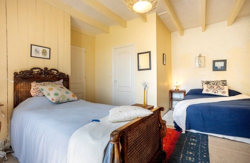 Riec-sur-Belon Bed & Breakfast | Guest Room "Chambre Bleue" with Shared Garden and Wi-Fi