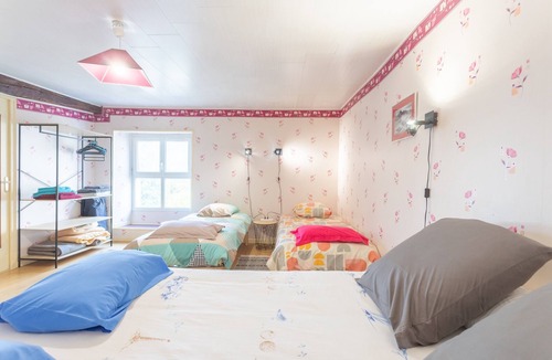 Saucede Bed & Breakfast | Guest Room "Chambre Aspe" with Shared Garden and Wi-Fi