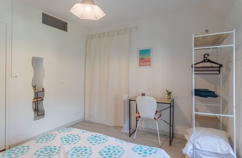 Saucede Bed & Breakfast | Guest Room “Chambre Baretous” with Shared Garden and Wi-Fi