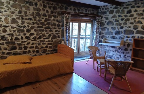 Beaulieu Bed & Breakfast | Guest Room "Chambre D’Hôte 1" with Mountain View and Shared Garden