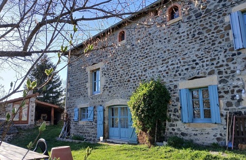 Beaulieu Bed & Breakfast | Guest Room "Chambre D’Hôte 1" with Mountain View and Shared Garden