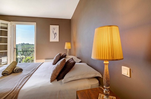 Proissans Bed & Breakfast | Guest Room 'Chambre Taupe' with Shared Pool, Near Sarlat