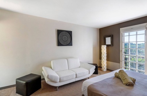 Proissans Bed & Breakfast | Guest Room 'Chambre Taupe' with Shared Pool, Near Sarlat