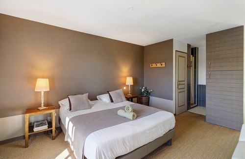 Proissans Bed & Breakfast | Guest Room 'Chambre Taupe' with Shared Pool, Near Sarlat