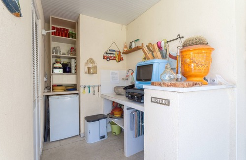 Saint-Nazaire Apartment | Guest Room 'Esprit Du Soleil' with Shared Pool, Wi-Fi, and Air Conditioning