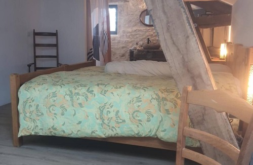Frayssinet-le-Gelat Bed & Breakfast | Guest Room D’ô with Shared Pool, Wi-Fi, and Air Conditioning
