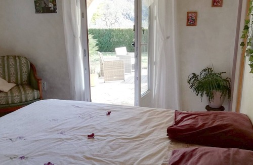 Lagrand Bed & Breakfast | Guest Room “La Grande Calade” with Mountain View, Terrace and Wi-Fi