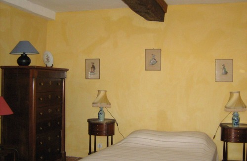 Foissy Bed & Breakfast | Guest Room “La Jonquille” with Private Garden and Wi-Fi