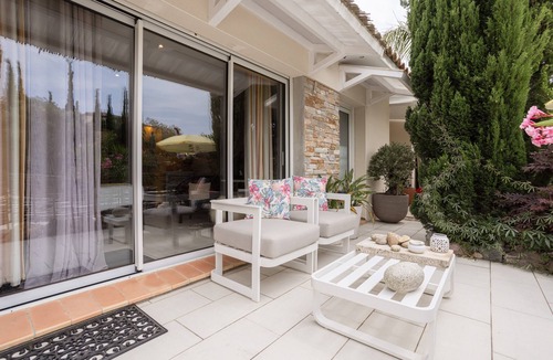 Saint-Nazaire Apartment | Guest Room "La Suite" with Shared Pool, Wi-Fi and Air Conditioning