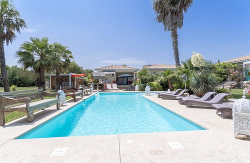 Saint-Nazaire Apartment | Guest Room "La Suite" with Shared Pool, Wi-Fi and Air Conditioning